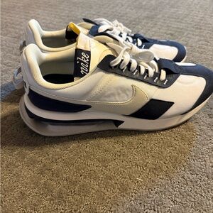 Nike Max Air Pre Day men’s Size 10.5